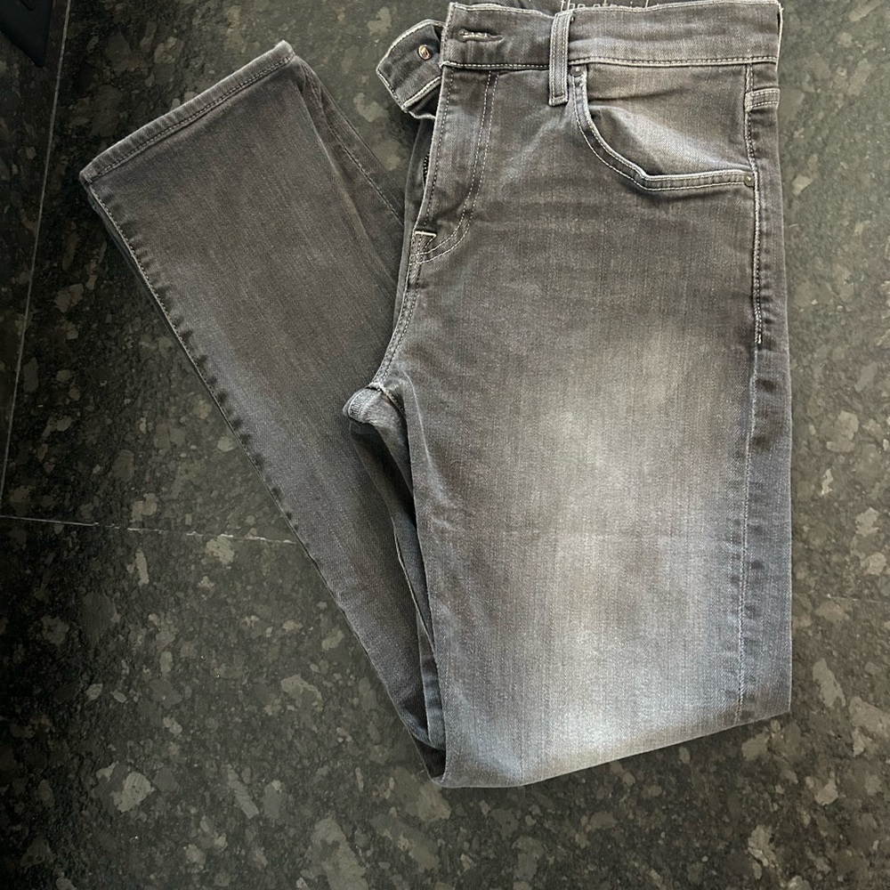 7 For All Mankind Men’s The Straight Tapered Leg Stretch Jeans in Gray